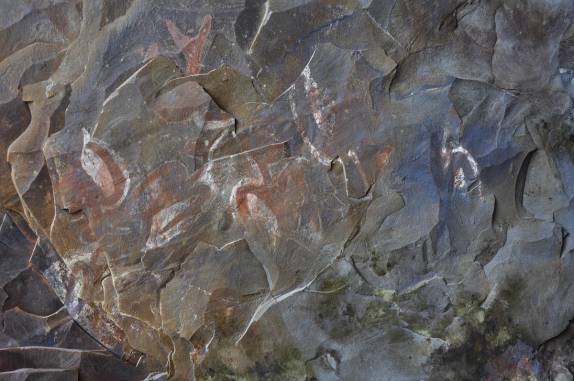 Pinturas rupestres na caverna Kai Tangata, em Rapa Nui (ou Ilha de Páscoa), ilha chilena no meio do Oceano Pacífico